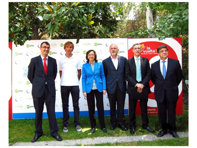 La Ministra Presenta La Campaña 'España Recicla' Con La Vuelta Ciclista