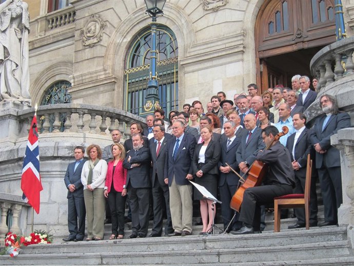 Concentración En Bilbao Por Los Atentados En Noruega