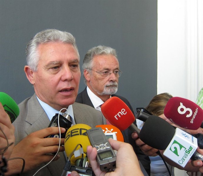 Menacho Y Maeztu En La Presentación Del Plan