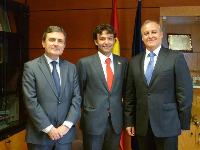 Los Directores Generales Y El Alcalde De Tordesillas (C)