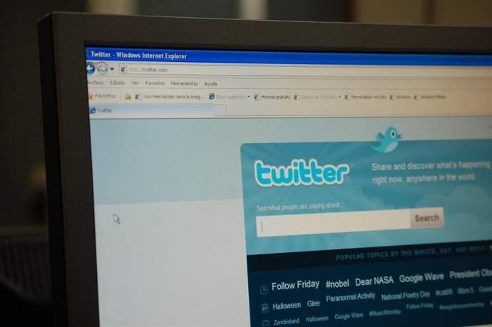 Ordenador Con Twitter 