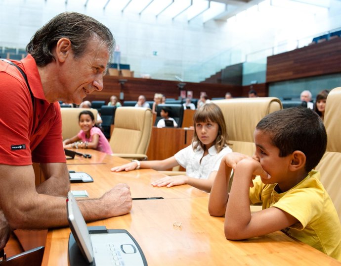 Pedro Escobar Con Niños Saharauis