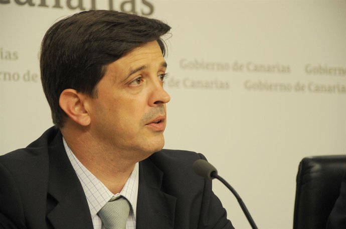 El Consejero De Economía, Hacienda Y Seguridad, Javier González Ortiz