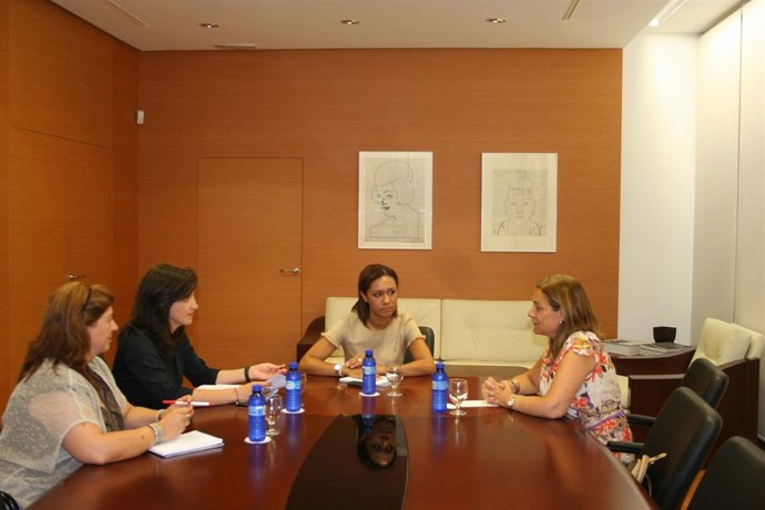 Johnson Recibe A Ascensió Figueres 