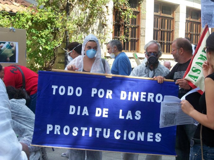 El 15M Se Manifiesta En El Día De Las Instituciones