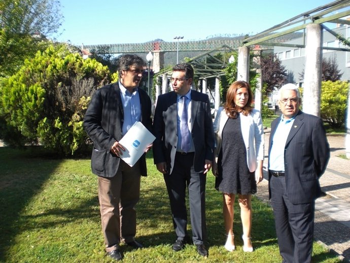 Visita De Pedro Puy Y Otros A La Isla De San Simón.