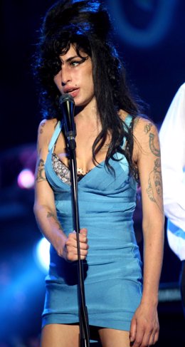 La Cantante Británica Amy Winehouse Durante Un Concierto