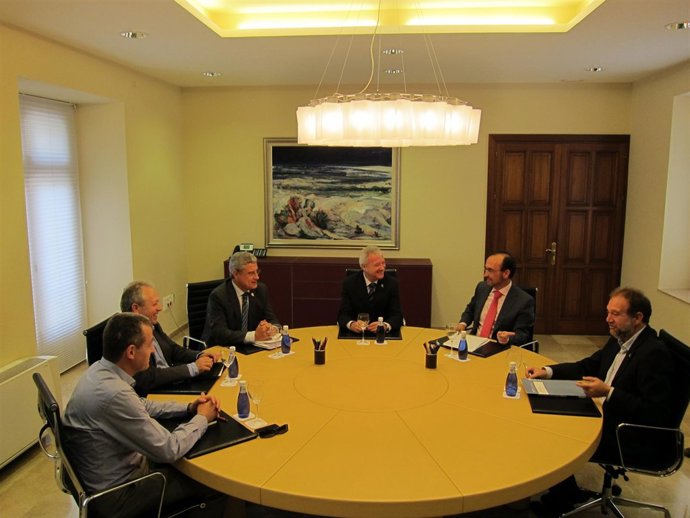 Reunión Del Gobierno Regional Y Agentes Sociales