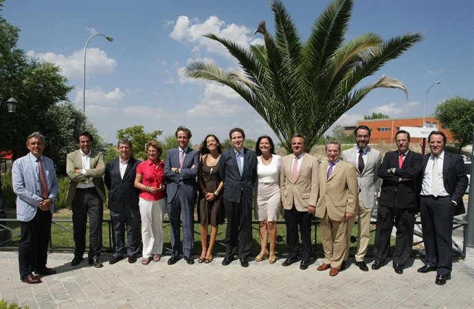 Borja Sarasola Con Nueve Presidentes Del PP De La Zona Oeste 