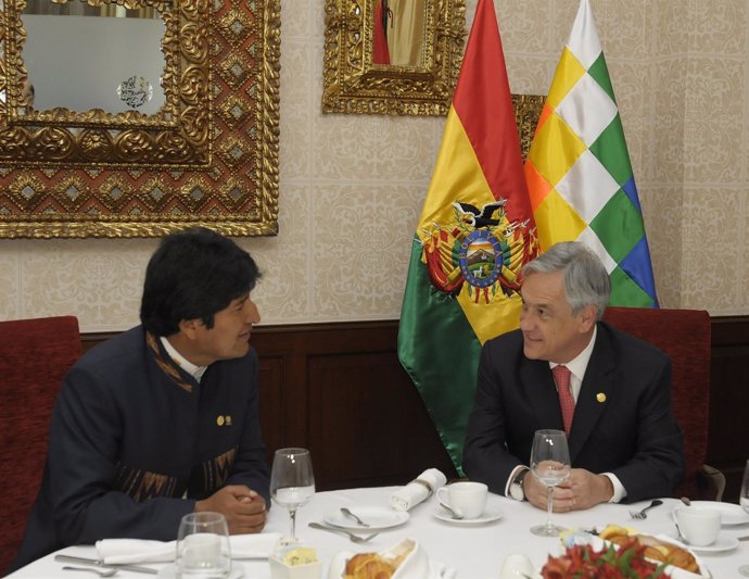Los Presidentes De Bolivia, Evo Morales; Y De Chile, Sebastián Piñera.