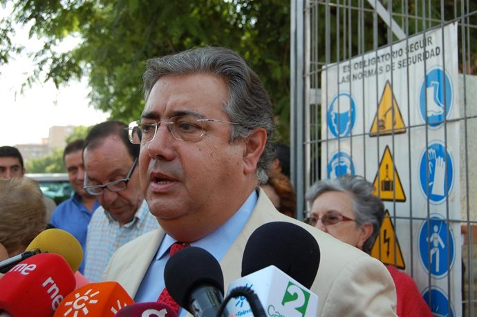 Zoido Atiende A Los Medios.