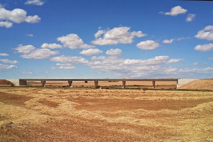 Viaducto Sobre El Río Huerga