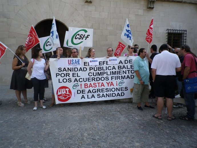 UGT, CCOO, CSIF Y USAE Se Concentran En El Consolat De La Mar