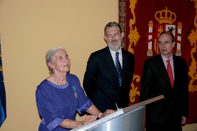 Lines Vejo Recibe La Medalla De Oro Al Mérito En El Trabajo
