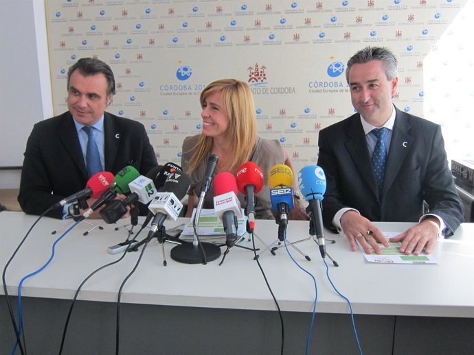 Concejala Rosario Alarcón Y El Presidente De Feaav, Rafael Gallego