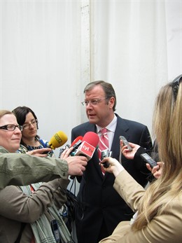 Silván Atiende A Los Medios