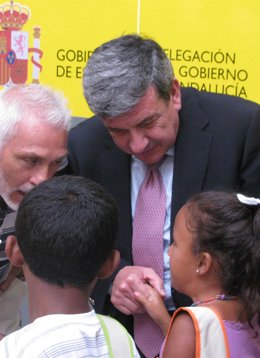 El Delegado Del Gobierno Con Los Niños Saharauis De 'Vacaciones En Paz'