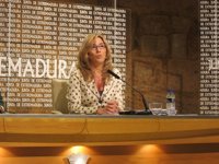 Extremadura "no está planteando" la devolución de competencias al Estado