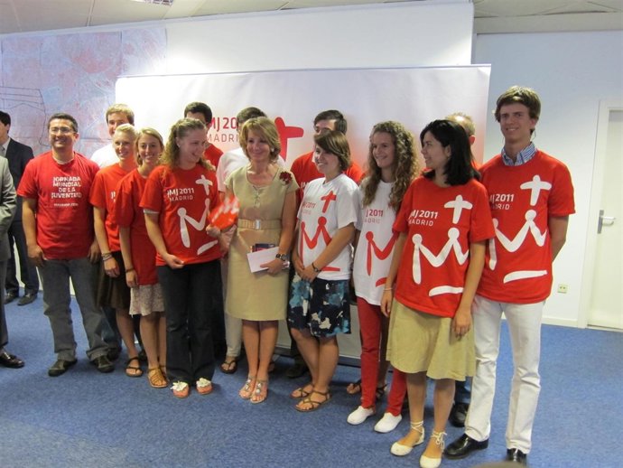 Aguirre Con Los Voluntarios De La JMJ