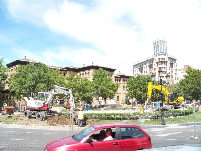 Obras Del Tranvía En La Plaza Paraíso De Zaragoza