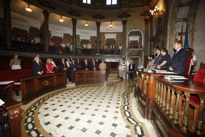 Minuto De Silencio Del Pleno Del Ayuntamiento De Valencia Por Las Víctimas.