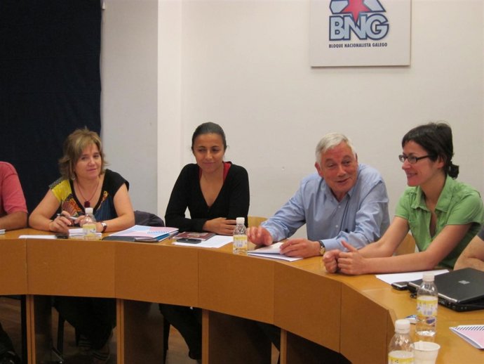 Guillerme Vázquez Charla Con Integrantes De La Executiva Del BNG