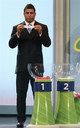 Ronaldo En El Sorteo Del Mundial De Brasil 2014