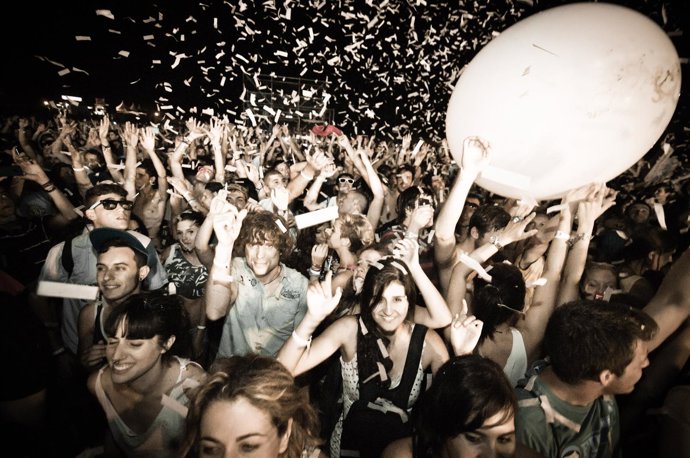 Ambiente En El Concierto De Los 2Manydjs En Los Alcázares