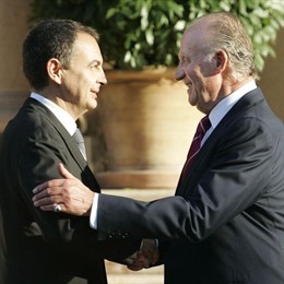Zapatero y el Rey se reúnen en el Palacio de Marivent de Palma