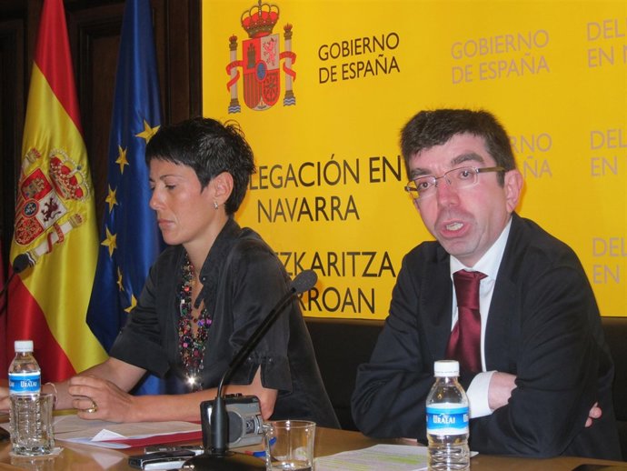 Elma Saiz Y Vicente López En Rueda De Prensa.