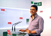 PSOE-A dice que separar las elecciones "beneficia a los andaluces" y critica el "gallinero" por el "desacuerdo" en el PP