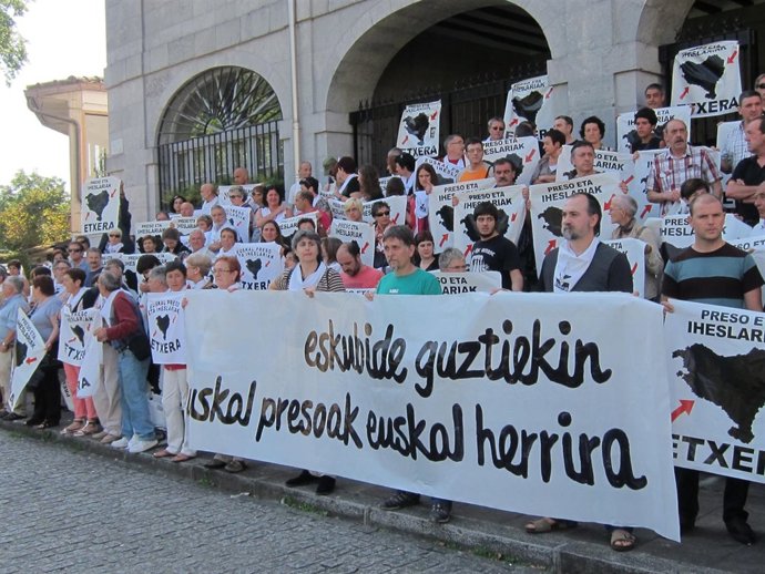 Concentración De Etxerat En Azpeitia.