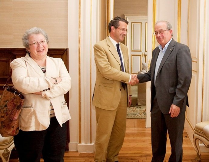 Reunión Previa En El Ayuntamiento De Santiago Sobre Terminal Carga De Lavacolla.