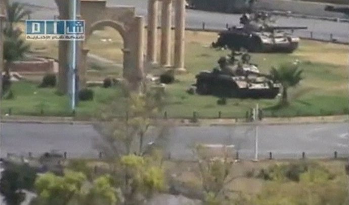 Tanques Sirios Desplegados En La Ciudad De Hama