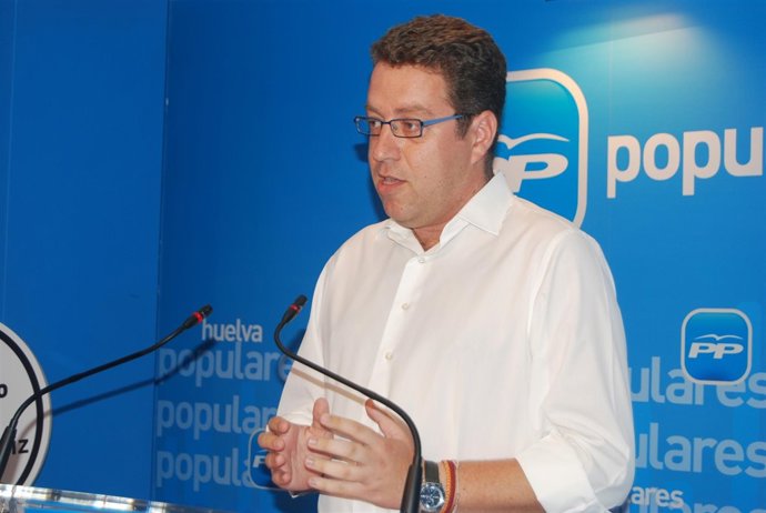 El Coordinador Del Foro 'Soluciones Para La Crisis'  En Huelva, Francisco Riquel