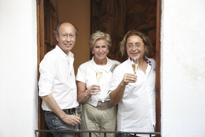 Vitorio Y Lucchino Vestirán A Anna Codornìu En El Spot Navideño De 2011