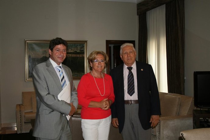 La Presidenta De La Diputación De Huelva, Petronila Guerrero.