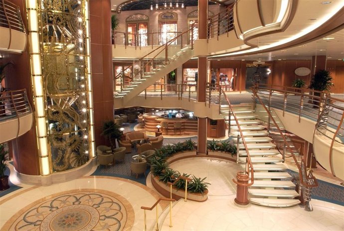 Lujo Asiático A Bordo