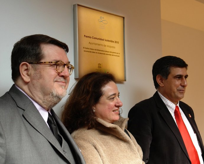 Entrega De Premio Del Año 2010 Al Municipio De Miajadas