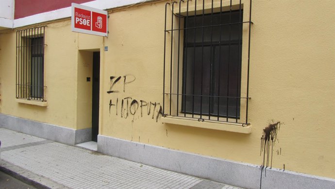 Pintadas En La Sede Del PSOE De Badajoz