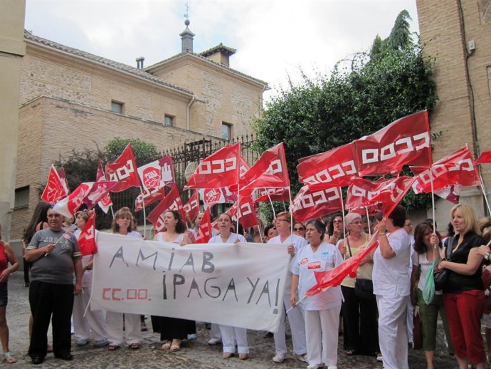 Trabajadores De Amiab Se Concentran En La Consejería De Administraciones Pública