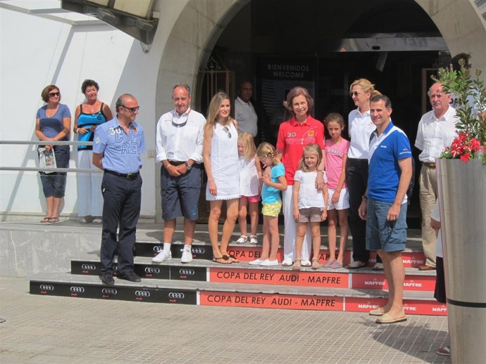 Llegada De La Reina Y Los Príncipes Al Club Náutico De Palma