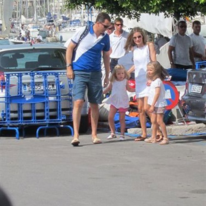 La Princesa Letizia Y Las Infantas Leonor Y Sofía Ya Están En Mallorca