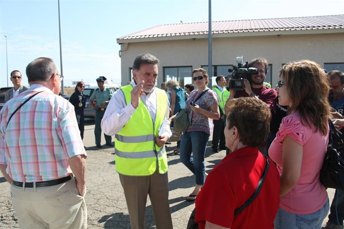 Alejo Durante La Visita Al Área De Descanso