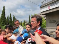 Feijóo mantiene la "prudencia" por "el componente coyuntural" de la bajada del desempleo en Galicia