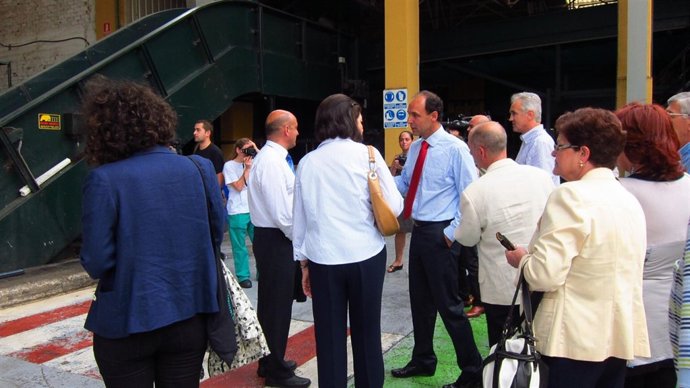 El Presidente De Cantabria En Las Instalaciones De AMICA