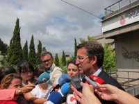 Feijóo, "convencido" de que Rajoy llevará en su programa finalizar el AVE a Galicia, asegura que "cumple lo que dice"