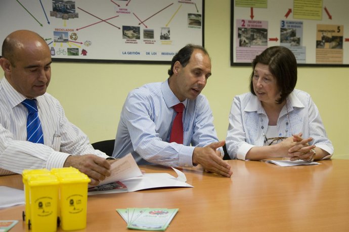 El Presidente De Cantabria, Ignacio Diego, Visita El Centro Entorno De AMICA Y S