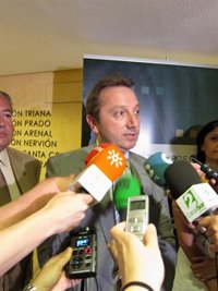 Recio cree que "lo peor de la crisis quedó atrás" y mantiene la creación de empleo neto para fin de 2011