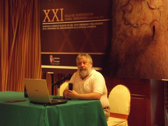 Marco De La Rasilla, Prehistoriador